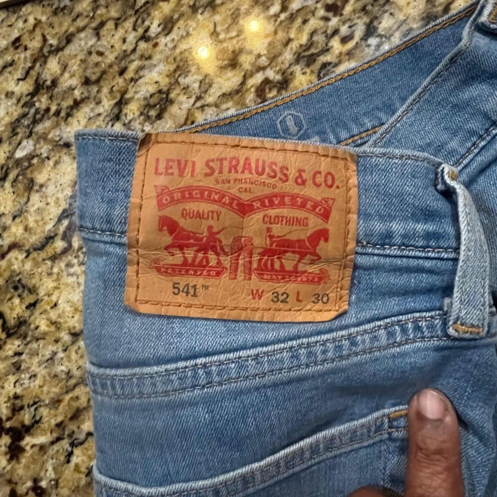 Levis 541 Athletic Taper Mens Blue Jeans 32x30 Medium Wash Denim Pants - Picture 2 of 6